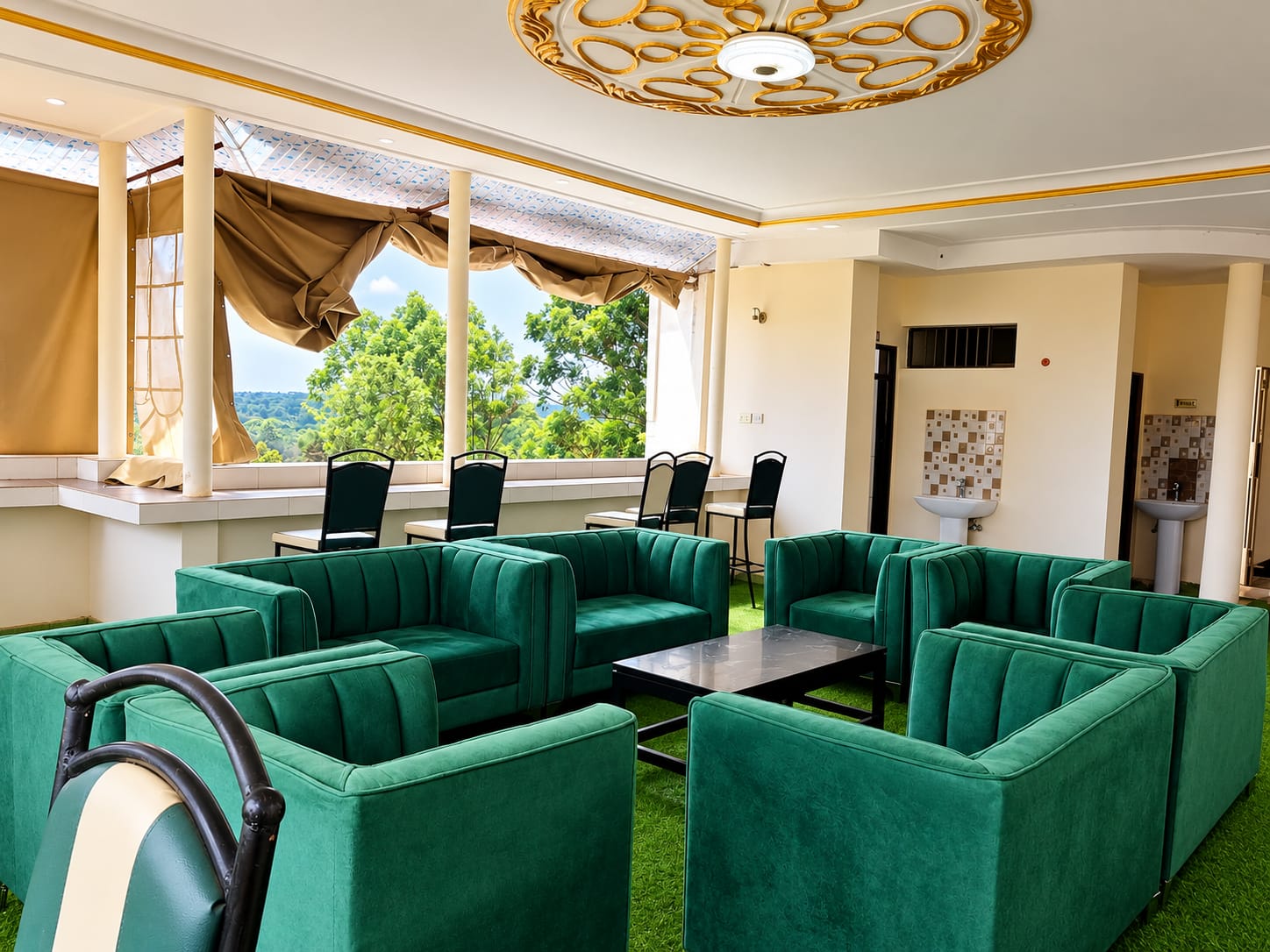RESORT & Accommodation rooftop panoramic lounge view